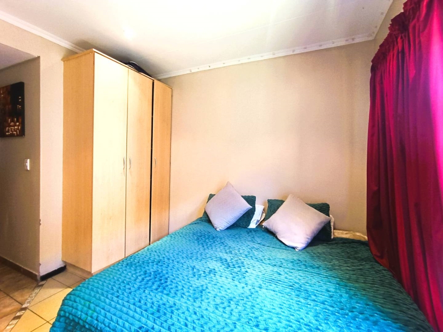 1 Bedroom Property for Sale in Langenhovenpark Free State